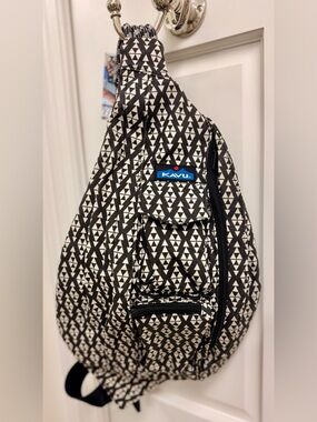 NWT KAVU Original Rope Sling Bag Backpack Black & White Geometric Abstract Print
